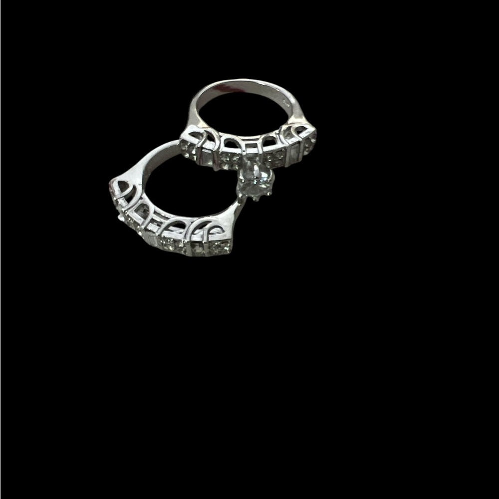 Elegant Silver Ring with Clear Stones - Picture 3 of 4